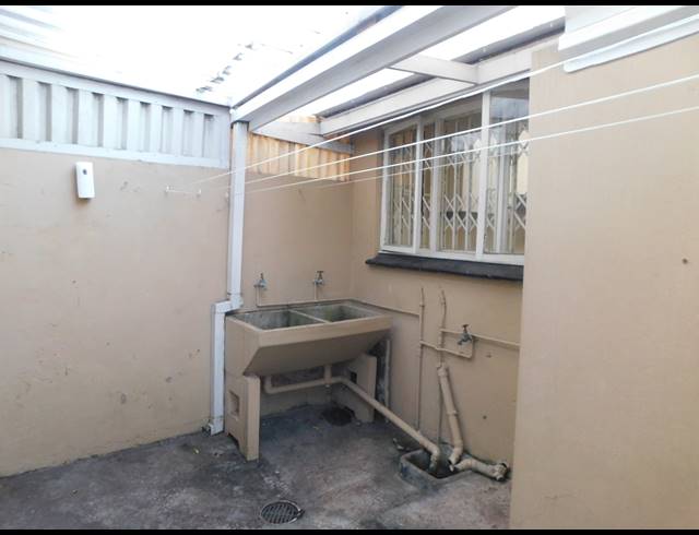 2 BEDROOM SECTIONAL TITLE TO LET IN MONTCLAIR
